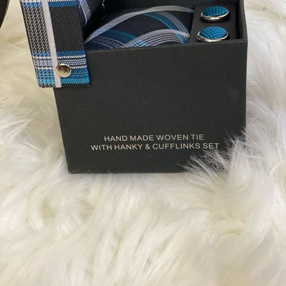 Colors by Alexander Julian - Picture 5 of 5